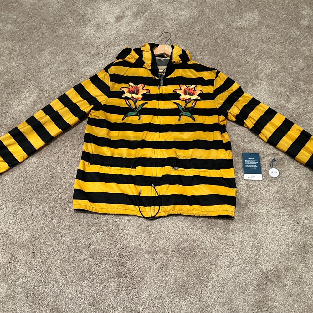 *SOLD* Authentic Gucci Jacket  Size XL (fit Like Large) Yellow & Black Men